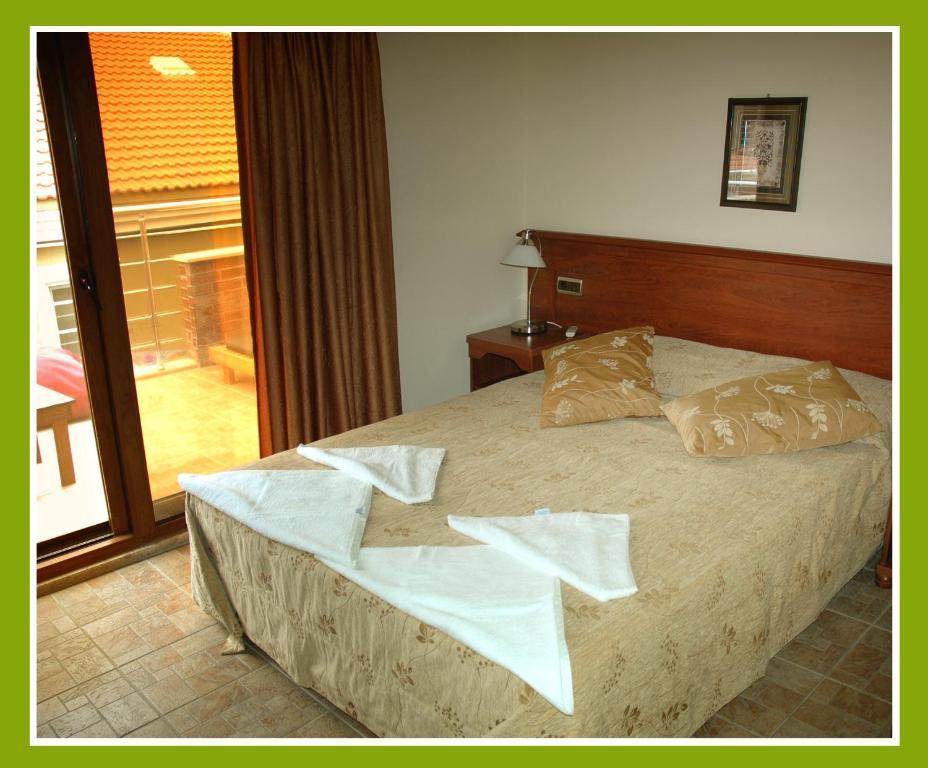 דליאן Longhouse Inn Hotel מראה חיצוני תמונה