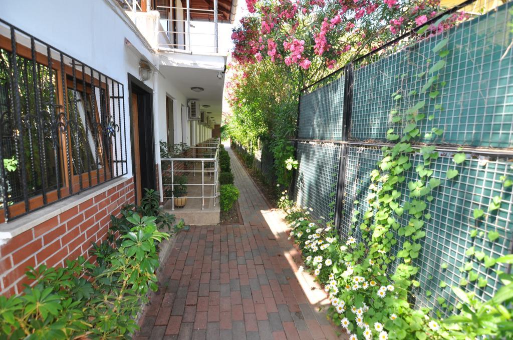 דליאן Longhouse Inn Hotel מראה חיצוני תמונה