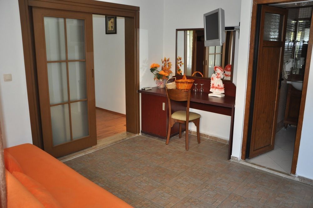 דליאן Longhouse Inn Hotel מראה חיצוני תמונה