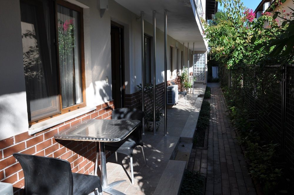 דליאן Longhouse Inn Hotel מראה חיצוני תמונה
