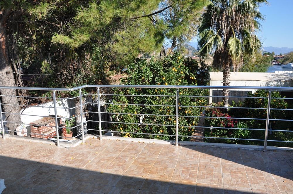 דליאן Longhouse Inn Hotel מראה חיצוני תמונה