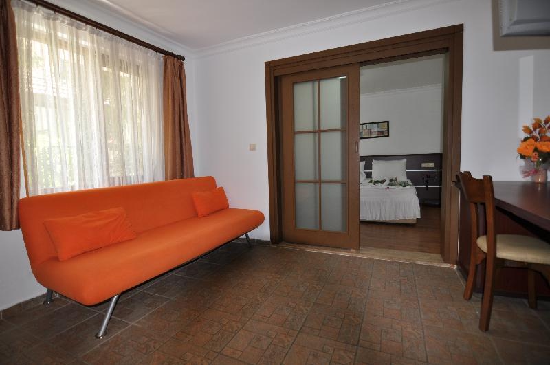 דליאן Longhouse Inn Hotel מראה חיצוני תמונה