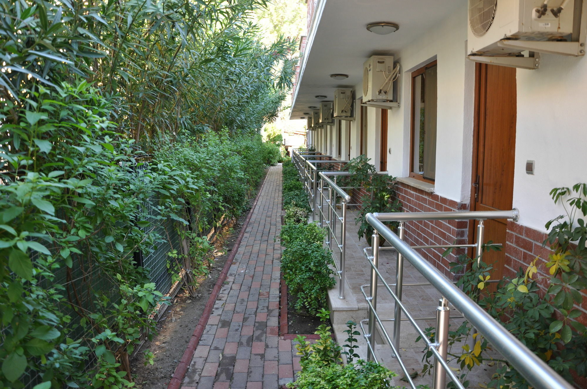 דליאן Longhouse Inn Hotel מראה חיצוני תמונה