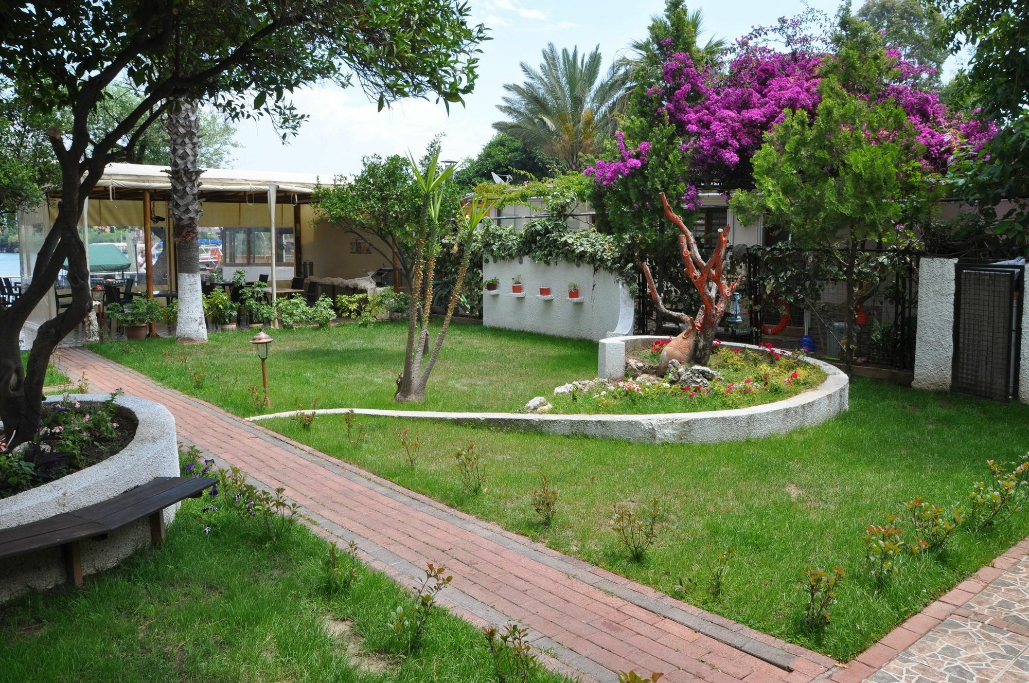 דליאן Longhouse Inn Hotel מראה חיצוני תמונה
