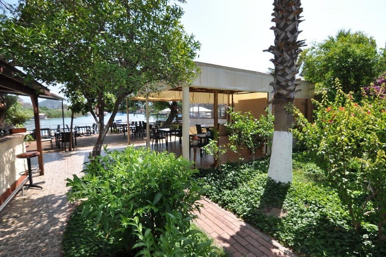 דליאן Longhouse Inn Hotel מראה חיצוני תמונה