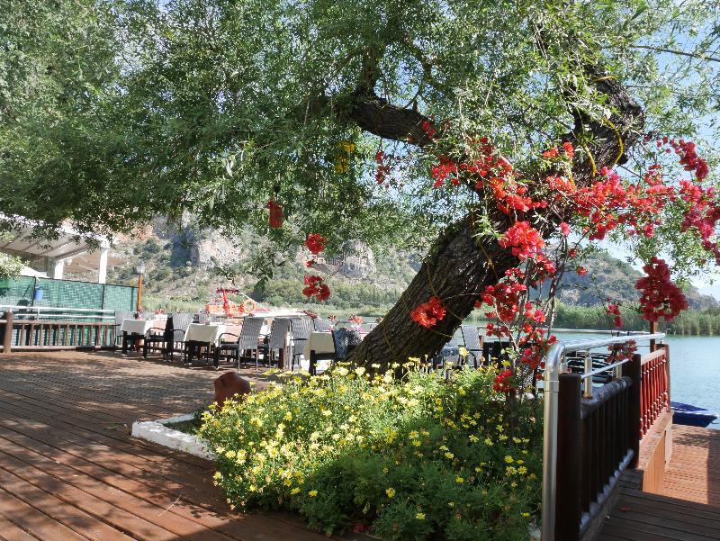 דליאן Longhouse Inn Hotel מראה חיצוני תמונה